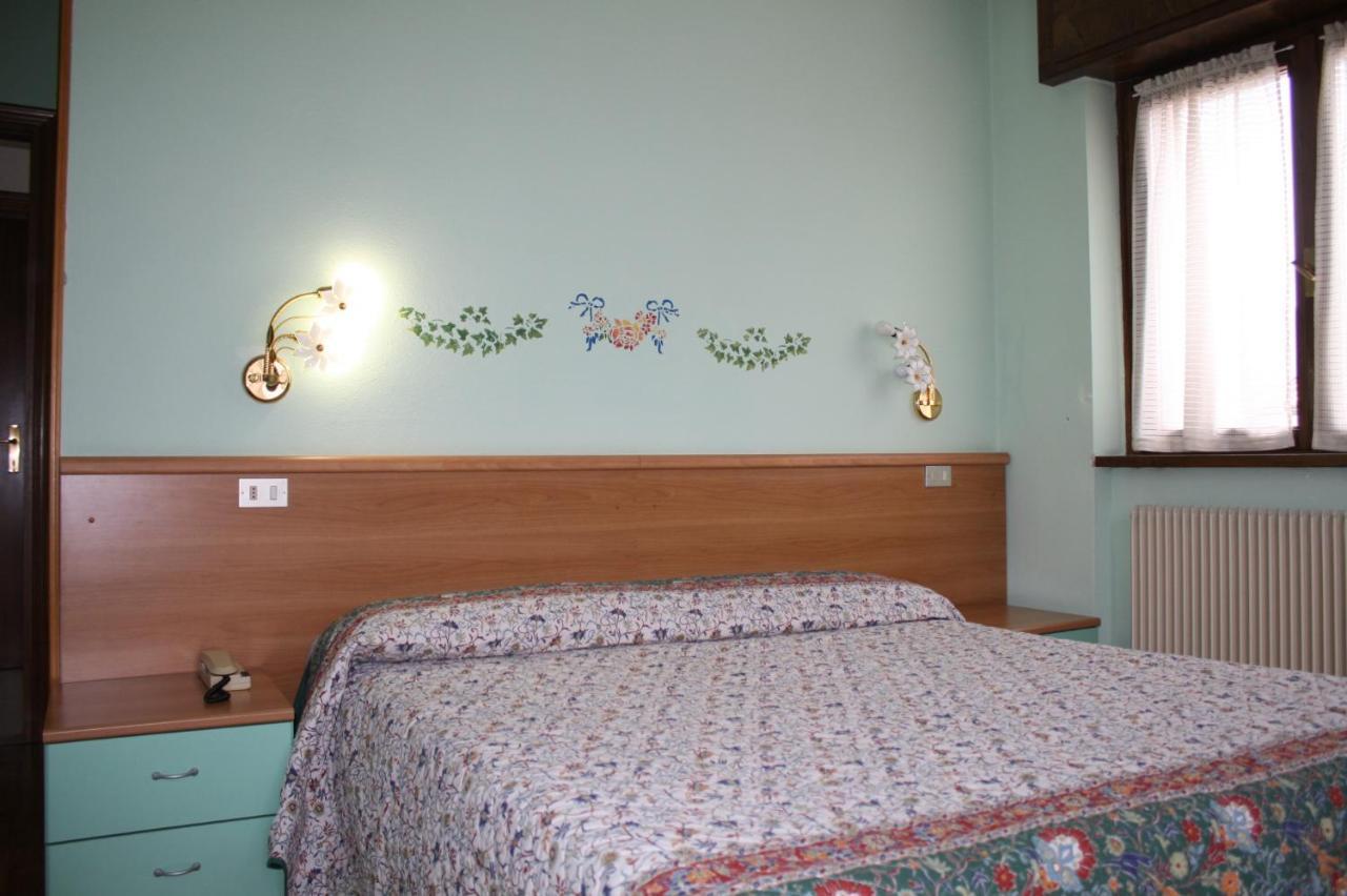 Locanda Ridevert Hotel Tione di Trento Exterior photo